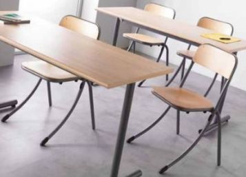 Chaises avec appui sur table Chaises avec appui sur table