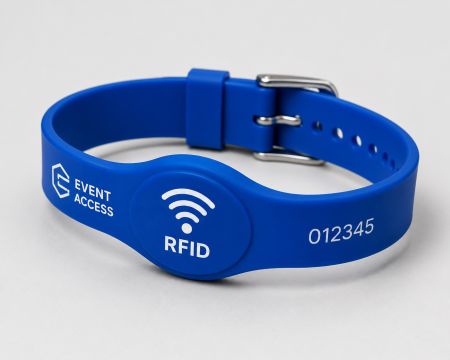 Bracelet RFID bleu sur fond neutre Bracelet RFID bleu sur fond neutre