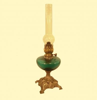 http://www.hellopro.fr/images/produit-2/1/0/2/lampe-a-petrole-des-annees-1920-161201.jpg