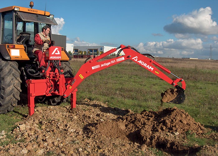 Pelle retro jet digger 293 portee sur 3 points tracteur agram