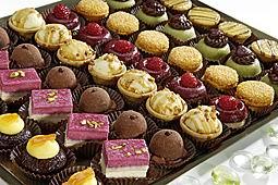 assortiment-de-gateaux-cocktail-38996-190799.jpg