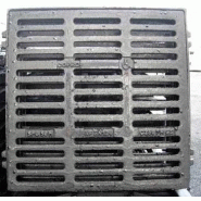 GRILLES DE CANIVEAU PLATES CARREES AUX NORMES HANDICAPES - 124