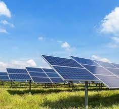 Tout savoir sur les panneaux solaires photovoltaïques au sol : fonctionnement, intérêt et limites, installation