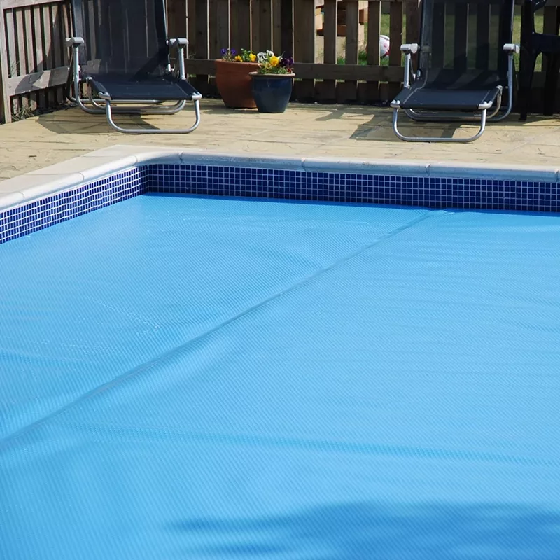 Couverture thermique pour piscine
