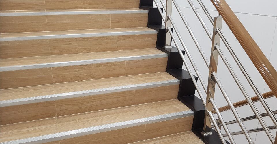 Nez de marche pour escalier intérieur