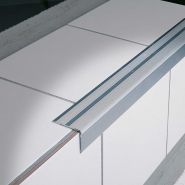 Nez de marche arrondi escalier