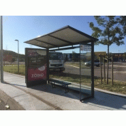 Abris bus avec panneau solaire