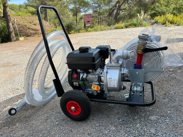 Unité anti-incendie 500 l/min - Groupe motopompe Rato AMB2 - 6 ch - Sur chariot 3 roues