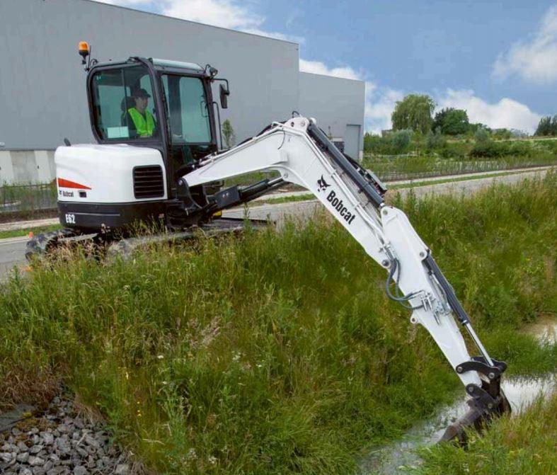 Mini pelle BOBCAT E62 - 6,3 tonnes, déport arrière court, hauteur 2m55, largeur 1m98, profondeur de fouille 3m81 à 4m11