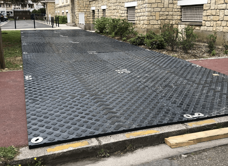 Plaque de roulage Solutrack pour sols stabilisés et meubles - protection et répartition de charge