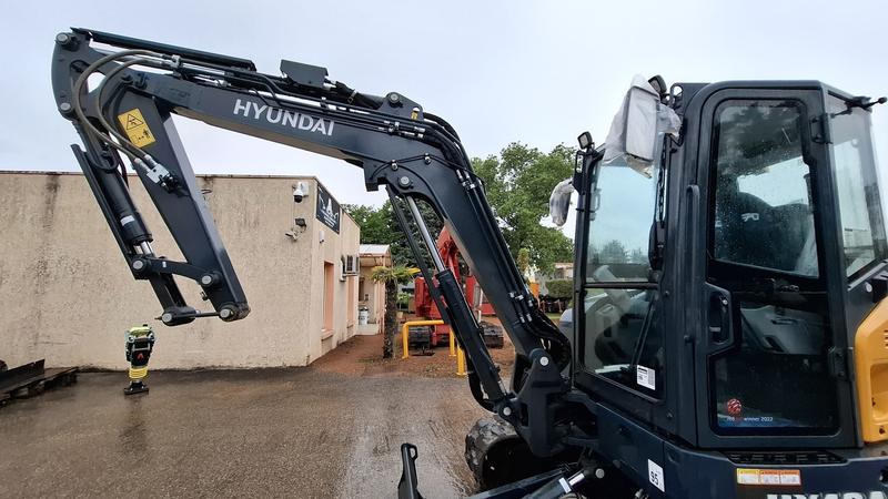 Mini pelle HYUNDAI HX48AZ neuve - cabine ROPS, 2 feux LED, gyrophare LED, caméra arrière, chenilles caoutchoucs, lame, déport pied de flèche, ligne BRH double effet proportionnelle, ligne rotation proportionnelle