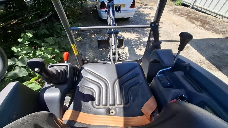 Mini pelle VOLVO EC15E neuf - Canopy, chenilles caoutchoucs, lame, godets de tranchée, terrassement et curage