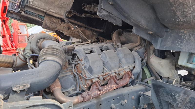 Camion Mercedes Actros - 2000 - 435 000 km - 16 t poids vide - 32 t PTAC - cellule 8 couchages - chambre froide - douche cuisines rangements