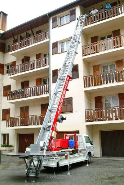 Monte meuble sur VL 30m - HL 30, hauteur de levage 30m, charge max 300kg