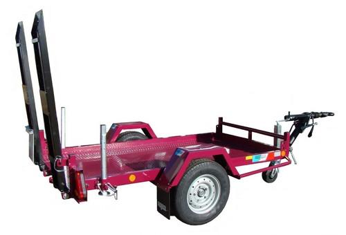 Location remorque CU 1000Kg - équipée de rampes relevables et d'un timon articulé pour mini-pelle 1T, mini-transporteur à chenilles ou rouleau compacteur