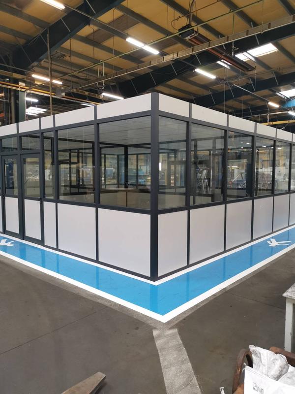 Cabine en cloisons amovibles H5 - sur mesure, palettisable, pleine ou semi vitrée