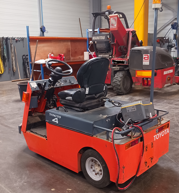 CBT6 – Tracteur Industriel Toyota - 4 tonnes de capacité de levage - révisé 2016 - 4200 heures - occasion