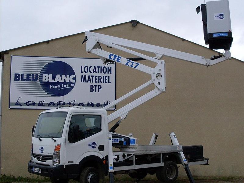 Camion nacelle - location pour éclairage, nettoyage vitres, élagage et pose d'enseigne