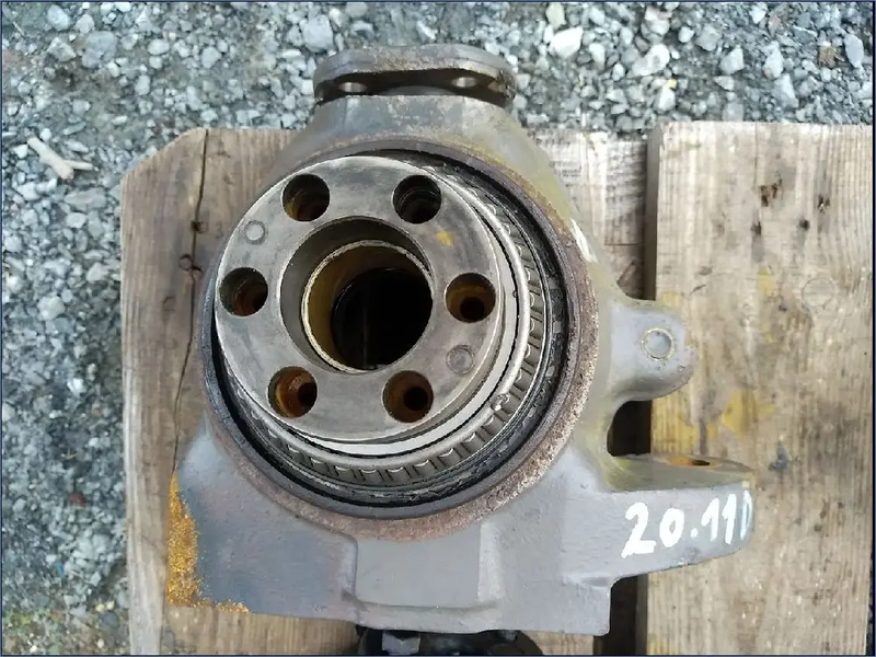 PIVOT PORTE FUSEE PONT AV 4RM DROIT CLAAS 6000105290