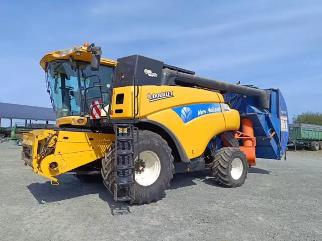 Moissonneuse-batteuse New Holland CR980Z année 2006 - 4088 h moteur - 9,15 m largeur de coupe - cabine - climatisation