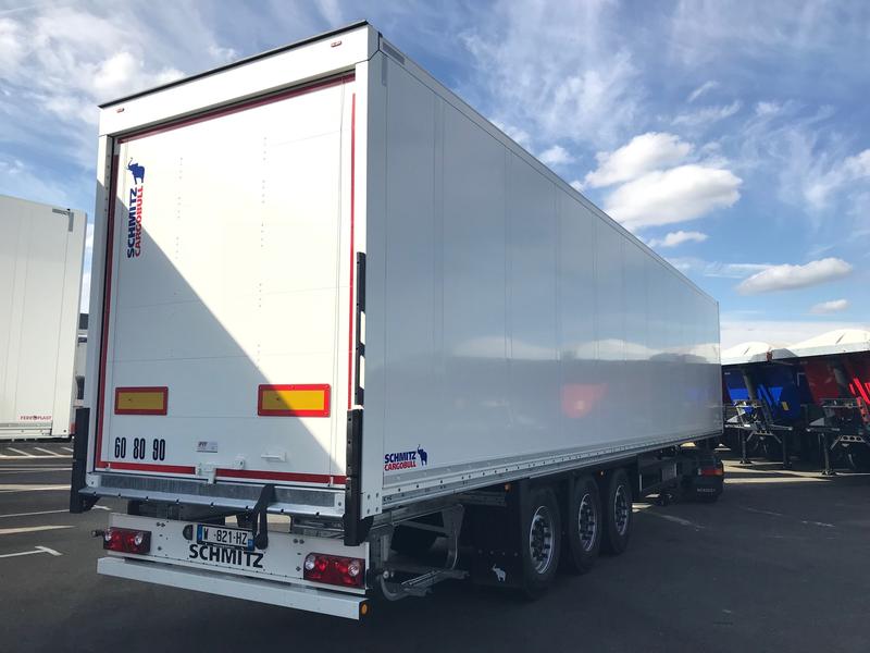 Schmitz-Cargobull – Fourgon – Porte Fit – Châssis galvanisé, plancher bois 7,1T, 3 essieux ROTOS, freins disques