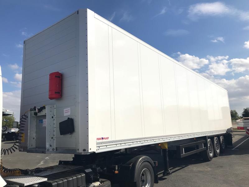 SCHMITZ CARGOBULL – Fourgon – Classique - Châssis galvanisé, plancher bois 7,1T, 3 essieux, freins disques, suspension air