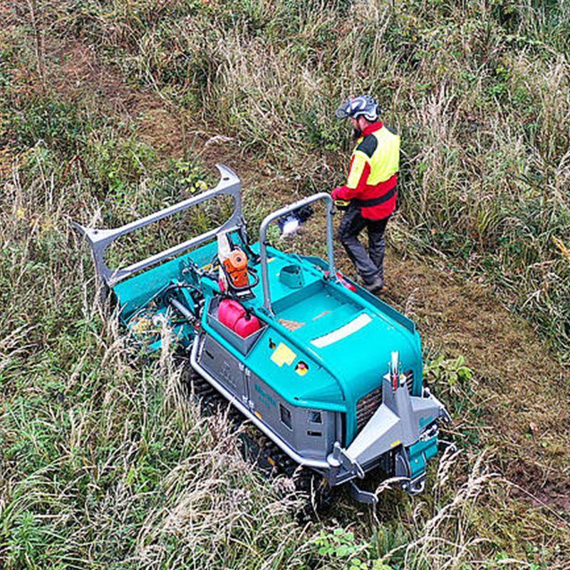 Robot forestier porte outils radiocommandé Moritz FR70/75 - 50-75 ch pour terrains difficiles et pentes raides