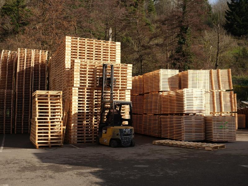 Palettes manutention - bois certifié FSC/PEFC, dimensions standard ou sur mesure, charge statique jusqu'à 4000 kg