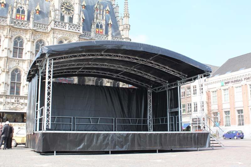 Podium remorque RTC - Toiture relevable, capacité 800 kg, plancher antidérapant 500 kg/m², conforme CE