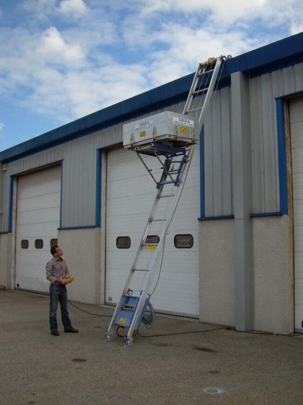 Échelle électrique meuble GEDA DEM - Monte-meuble innovant pour charges jusqu'à 250 kg et hauteur de 18,3 m