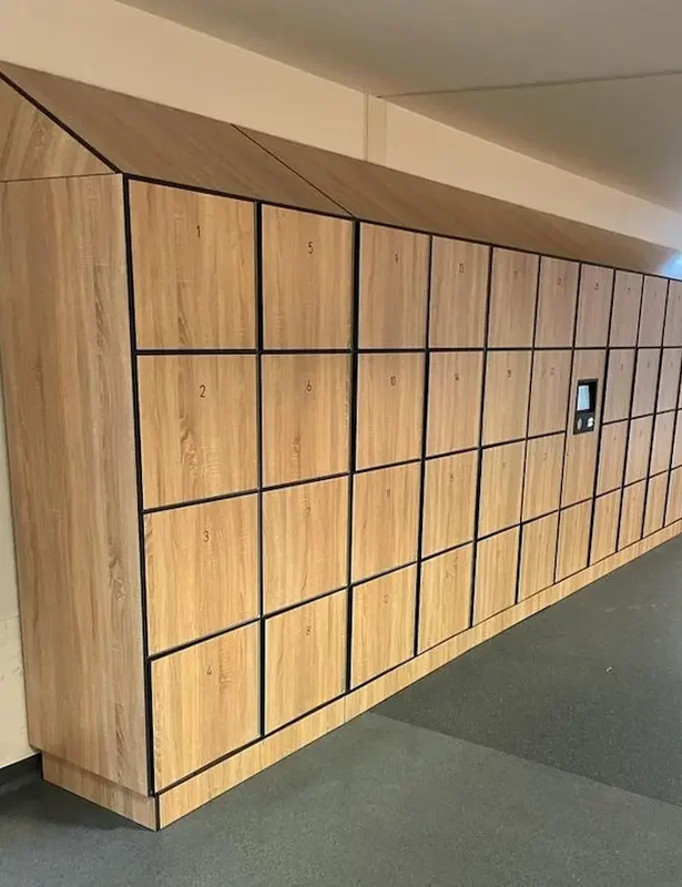 Vestiaire connecté - Service sur mesure pour clubs avec casiers sécurisés HPL et technologie RFID