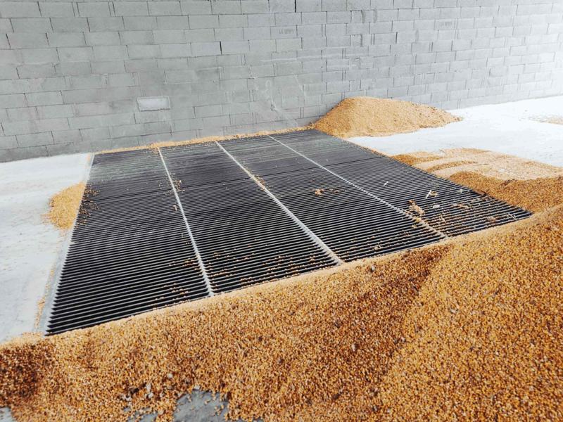 Fosse à grain - passante et non passante, acier robuste, grille incluse