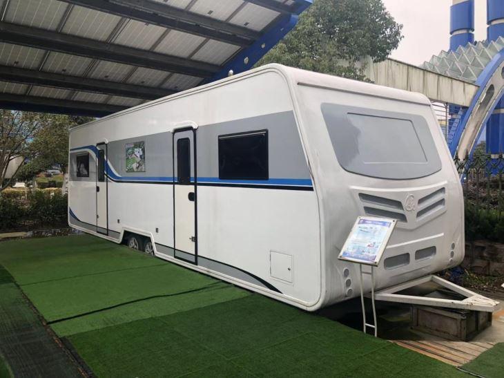 Remorque de voyage conventionnelle VR - 8,5 m x 2,5 m - 6-10 couchages - 2 essieux