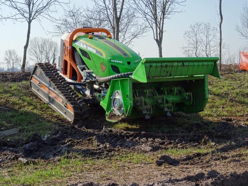 Débroussailleuse LV 400X GREEN CLIMBER - Tondeuse radio-commandée - Moteur YANMAR 36cv Diesel - 1000kg