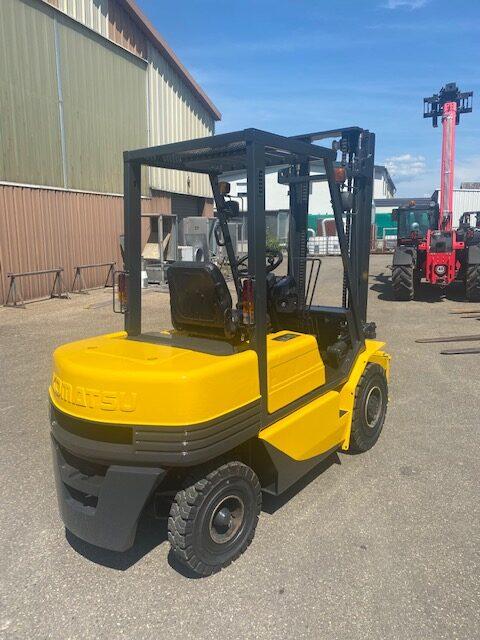 Chariot élévateur diesel 2500 kg Komatsu FD 25 - mât duplex, levée 3700 mm