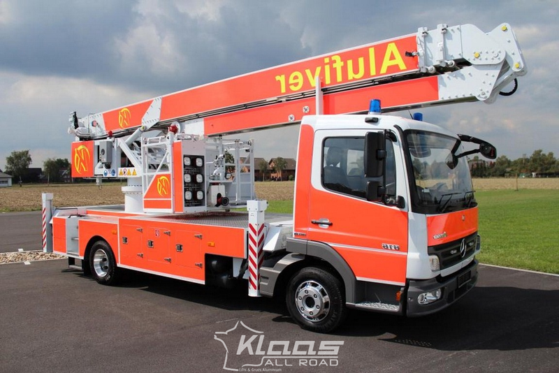 Camion de pompier Alufiver avec grue de levage de 2 tonnes