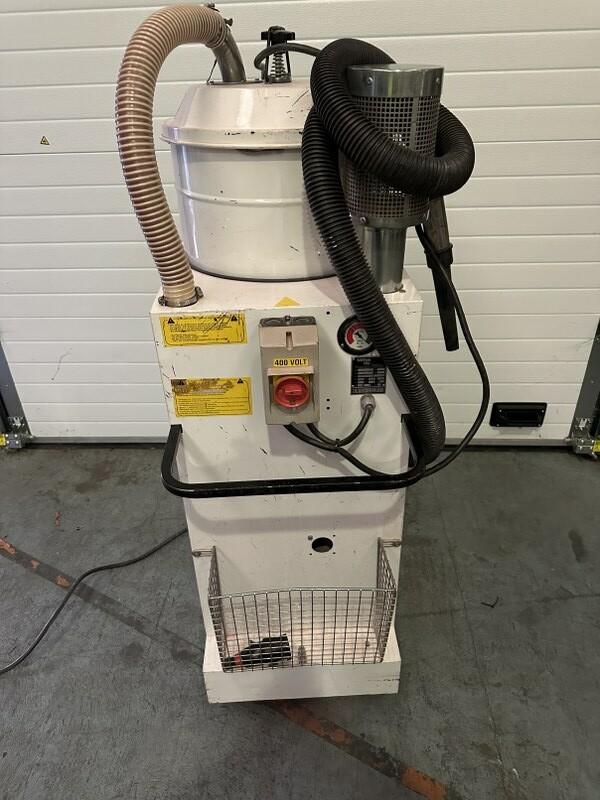 Aspirateur Nilfisk CFM 3306 Z21 - Année 2008 - Conforme normes CE
