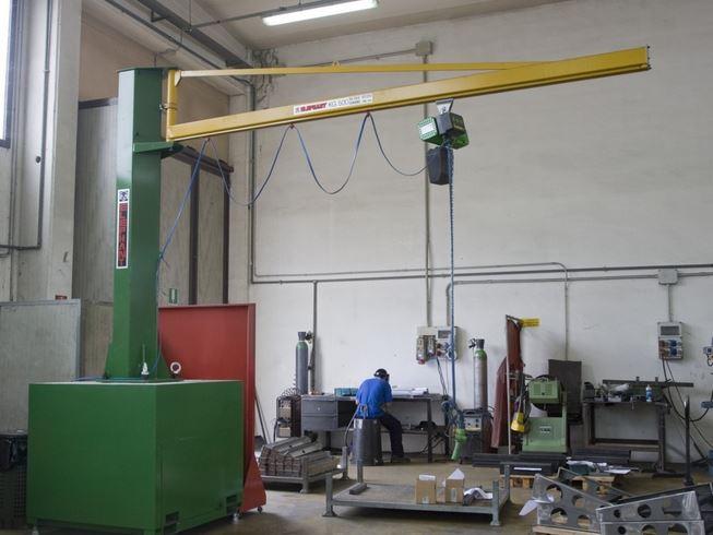 Potence de levage mobile sur socle béton - caisson en acier avec tiges d'ancrage