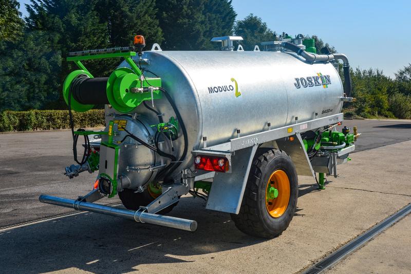 Hydrocureuse Modulo2 Hydro-Vacuum - Capacité de 8400 à 18000 l - Simple ou double essieu