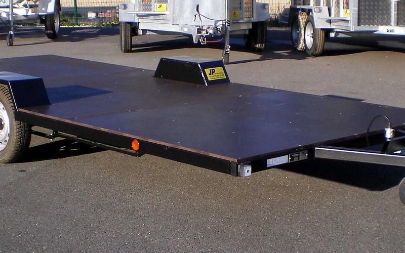 Plateau freiné roues sur les côtés PTAC 750 kg à 3500 kg – 1 et 2 essieux