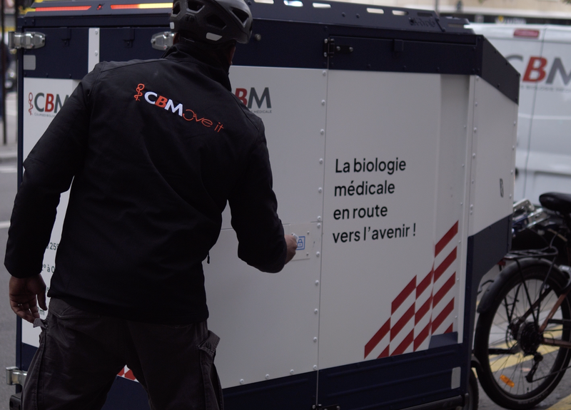 Remorque cargo XL tri-température - compartiments 150 l, 90 l et 27 l certifiés froid actif