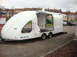 BRIAN JAMES RACE SHUTTLE - blanc, état parfait, VPME, porte 1 voiture + 1 moto fermée