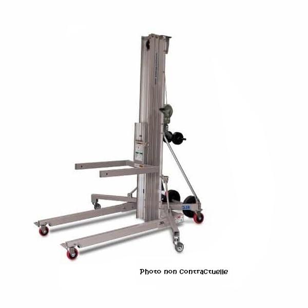Monte-charge location - hauteur 7,5 m, capacité 300 kg max, fourches 70x56 cm