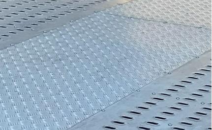 Plancher aluminium central strié pour remorque Ta-No lg 4,5m