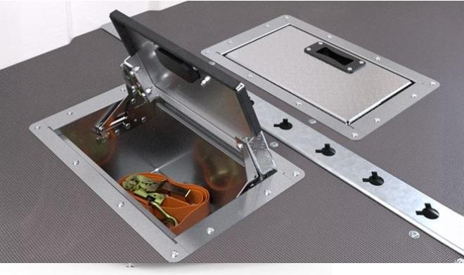 Rangement dans le plancher - BRIAN JAMES BJT Box Van - Coffre de rangement pour sangles et outils