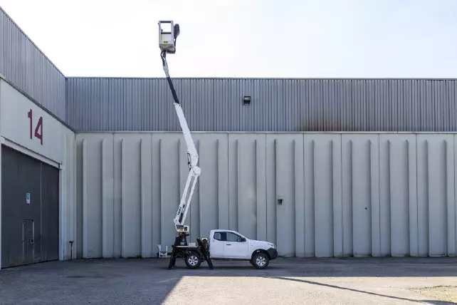 Nacelle élévatrice articulée MTP 140 sur 4×4 - hauteur de travail 13,4 m