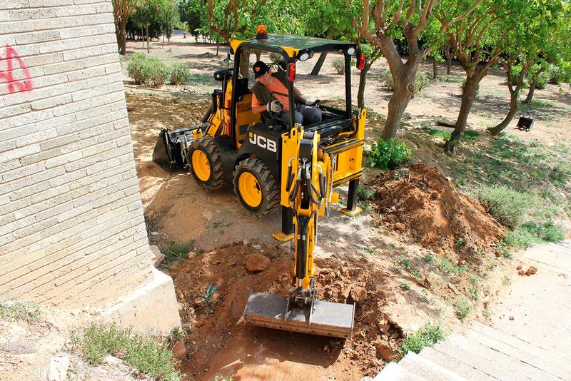 Chargeuse-pelleteuse JCB 1CX - 49 cv, capacité 600 kg, prof. fouille 3,05 m, h. chargement 2,65 m