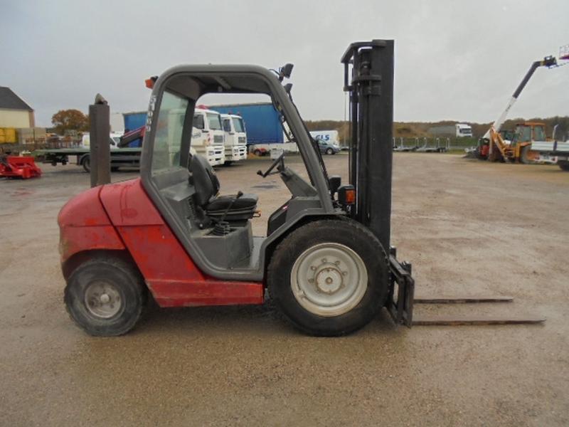 Chariot frontal Manitou 2T5 / 3,30 m - MSi 25 D Buggie Série 1 - 1999 - 9310 h - Perkins 903.27 - GO - 2 500 kg