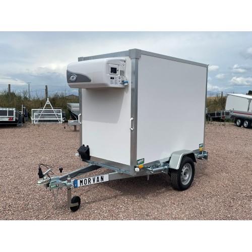 Remorque Niewiadow Fourgon FRIGO 200 x 110 x 150 PTAC 750 kg - galvanisé à chaud, parois et toit blanc sandwich 60mm, plancher isolé