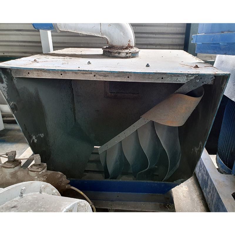 Agglomérateur Weiss type RL/750 - PE / PP : env. 1,5 T./H., 2 moteurs de 90 kW, comprenant tamis d'extraction, extracteur et armoire électrique